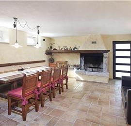 3 bedroom villa with infinity pool in Trget, Istria, sleeps 6